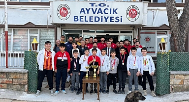 Ayvacık'ta güreş takımı gururlandırdı