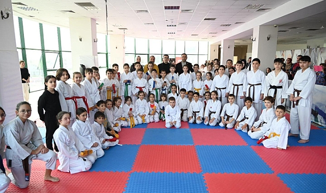 Biga Belediyesi, Karate Kursuna Kuşak Bağlama Töreni Düzenledi