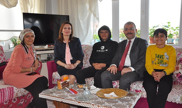 Biga Kaymakamlığı'ndan Emircan'a Doğum Günü Sürprizi