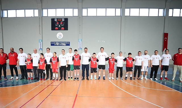 Çanakkale'de down sendromlu basketbol milli takımı sahaya indi
