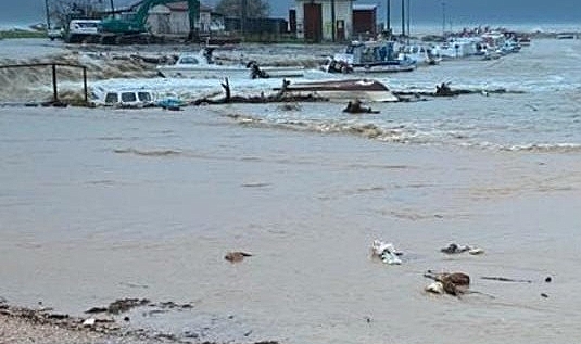 Çanakkale'de şiddetli yağışlar Kepez Çayı'nı taşırdı