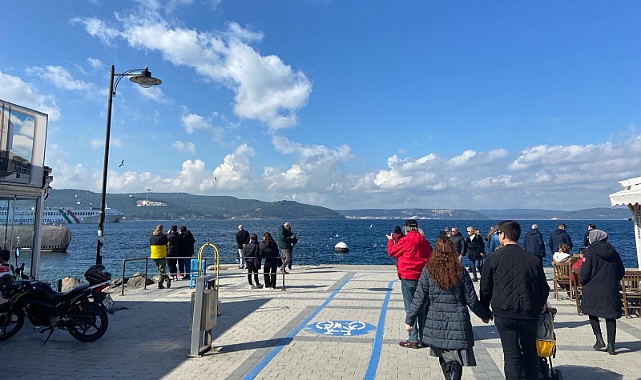 Çanakkaleliler güneşli havayı dışarıda karşıladı