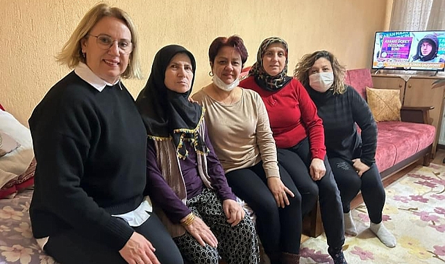CHP'li kadınlardan mahalle ziyareti