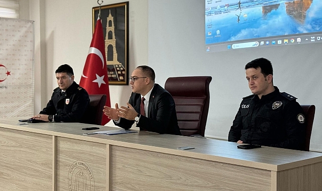 Eceabat'ta emniyet kemeri kullanımının önemi konuşuldu