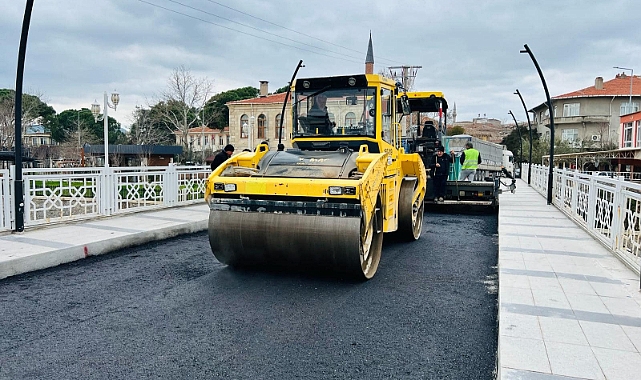 "Ezine'de Altyapı ve Yol Düzenleme Çalışmaları Devam Ediyor