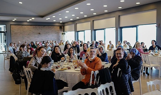 Jülide İskenderoğlu’ndan Kadın Kolları ziyareti