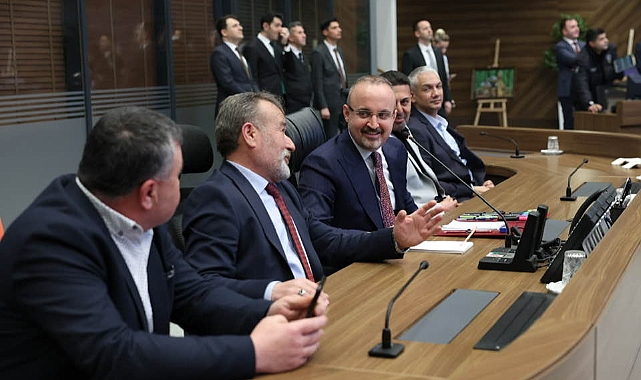 Kahraman'ın elinden düşürmediği çantasında ne var ?