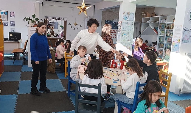 Kepez'de çocuklar kar küresi yaptı