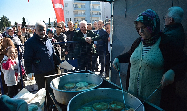 Lâpseki belediye ''Miraç Kandili'' sebebi ile lokma dağıttı