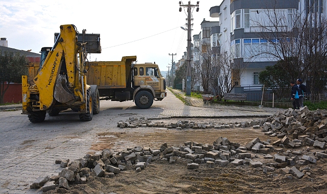 Lâpseki Belediyesi Kökez Mevkii'nde Taş Döşeme ve Yol Onarım Çalışmalarına Başladı