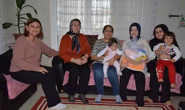 Lapseki'de yeni doğan bebekler ziyaret edildi