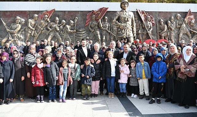 Lapsekililer, şehitlikleri ziyaret etti