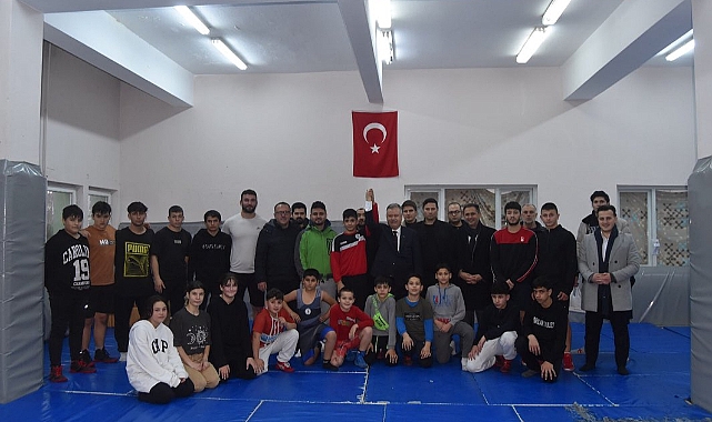 MHP'li Karagöz'den Çan Güreş Kulübü'ne ziyaret