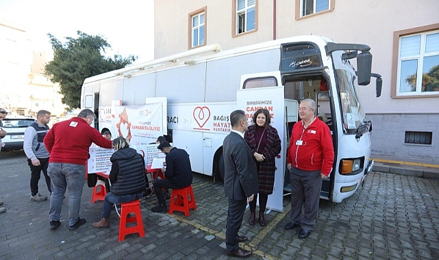 Vali Aktaş'tan kan bağışı noktasına ziyaret