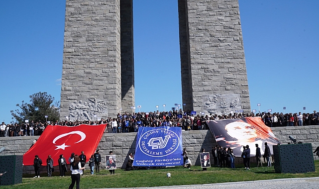 “15. Çağdaş Gençlik Geleneksel Şehitler Abidesi Çanakkale Buluşması gerçekleşti’