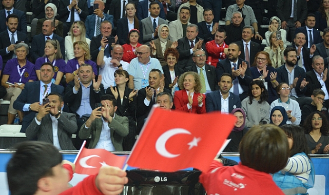 92 madalya kazanan milli sporcuları tebrik mesajı