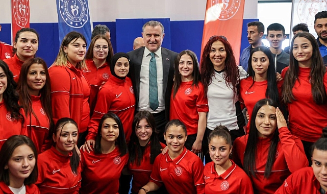 Bak, “Son yıllarda hayata geçirilen uygulamalarla antrenör eğitimi, bilim ve teknolojinin ışığında yapılıyor