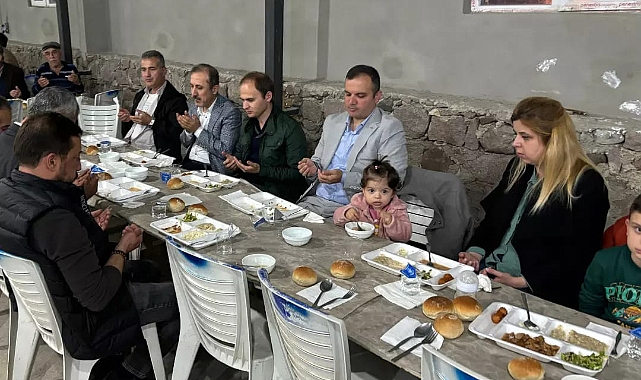 Behram köyü'nde kaymakam ve yetkililer iftar programında