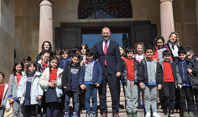 "Biga Bahçeşehir Koleji öğrencilerinden Kaymakam Erdinç Dolu'ya ziyaret"