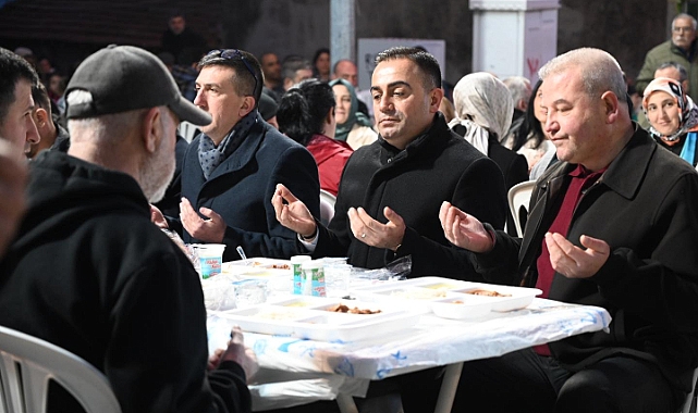 Biga belediyesi, Turan mahallesi şehitlik mevki'nde Ramazan iftarı düzenledi