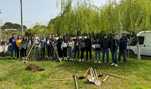 Biga Belediyesi ve ÇOMÜ sürdürülebilir yeşil ekonomi kulübü'nden öğrencilerle fidan dikme etkinliği
