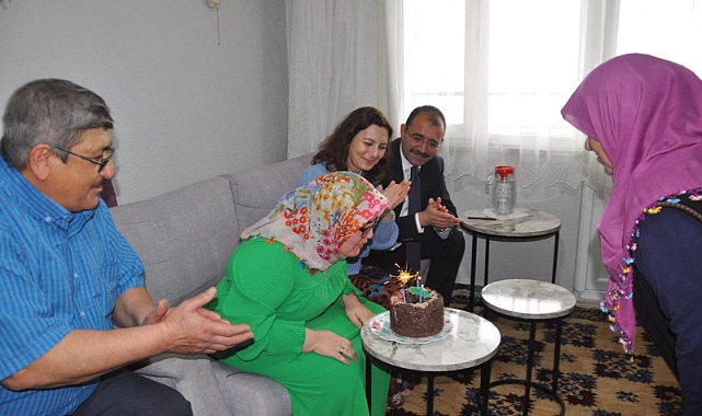 Biga Kaymakamı Erdinç Dolu, Seval'in 21. Doğum Gününü Kutladı