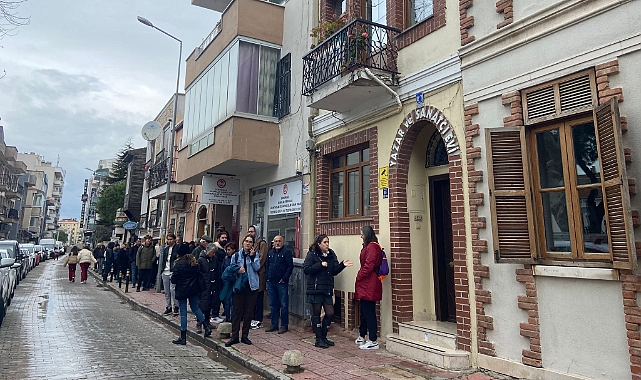 Çanakkale'de "Bir Halk Düşmanı" davetiye dağıtımına yoğun ilgi