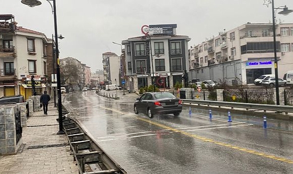 Çanakkale’de güneş yerini yağmura bıraktı