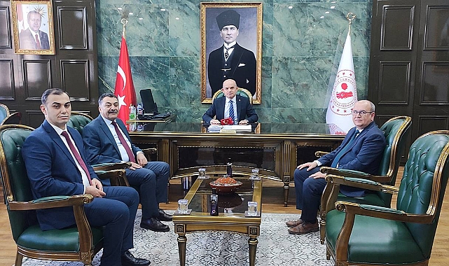 Çanakkale defterdarı ve vergi dairesi yetkilileri kaymakamı ziyaret etti