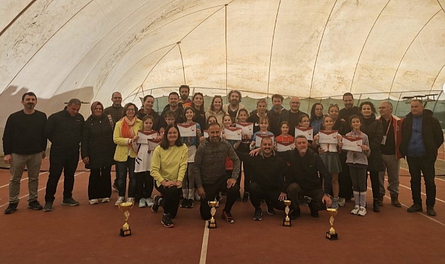 Çanakkale Minik Kızlar Tenis İl Birinciliği: Spor ve Başarı Dolu Mücadeleler!