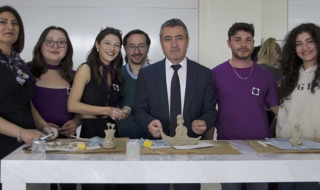 ÇOMÜ öğrencileri, mor güne özel farkındalık etkinliği gerçekleştirdi