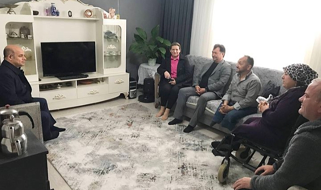 Emre Nebioğlu, engelli aileyi ziyaret etti