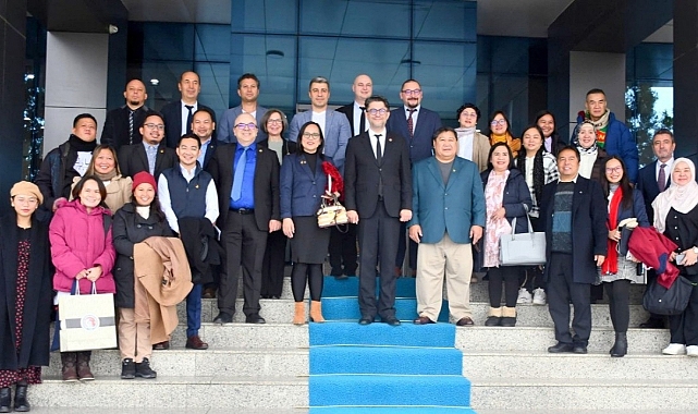 Filipinler'den ÇOMÜ'ye İş Birliği Ziyareti: Eğitim ve Bilimsel Projeler İçin Yeni Adımlar Atıldı