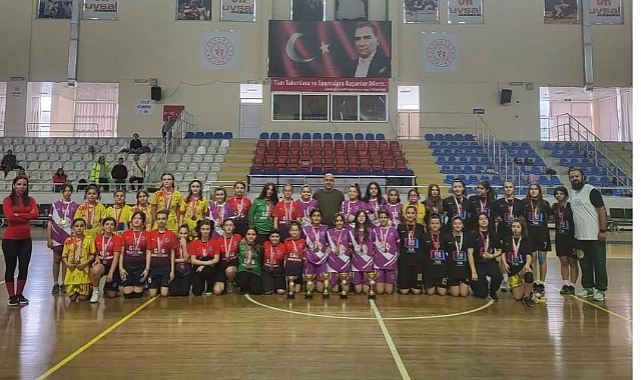 Hentbol İl Birinciliği Heyecanı Anafartalar Spor Salonu'nda yaşandı