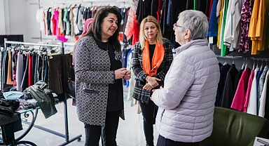 Jülide İskenderoğlu, esnafı ziyaret ediyor