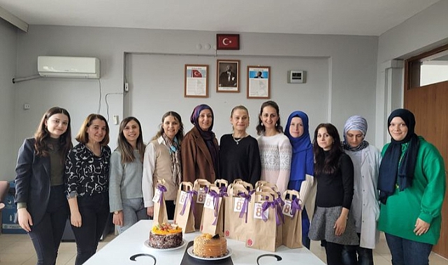 Kadın öğretmenlere sürpriz yapıldı