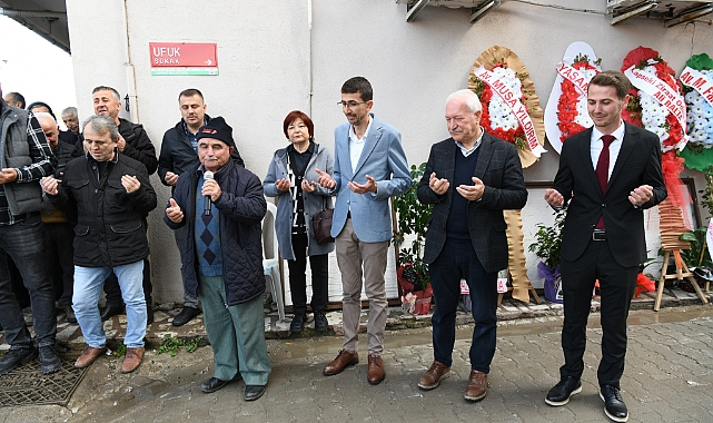 Lâpseki Belediye Başkanı Eyüp Yılmaz, Avukat Furkan Yıldırım'ın büro açılışına katıldı