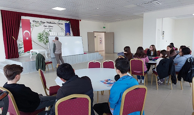 Lâpseki Belediyesi, öğrenciler için ücretsiz matematik kursu başlattı