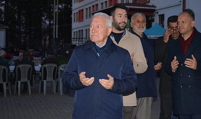 "Lâpseki Belediyesi, Plevne ortaokulu'nda vatandaşlarla iftar sofrasında buluştu"