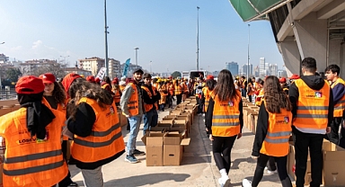 LÖSEV, Bursa'da yüzlerce mutluluk kolişesi dağıtıyor