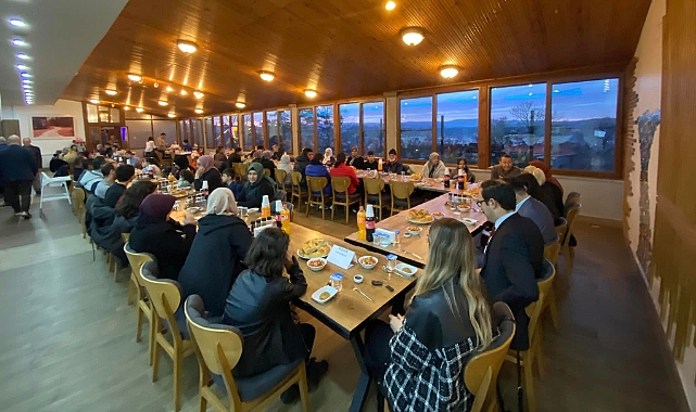 Musa Göktaş ve Eşi Nazan Göktaş, Dünya Yetimler Günü'nde yetim çocuklarla iftarda buluştu