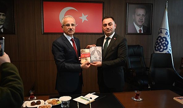 Ulaştırma ve Altyapı Bakanı Uraloğlu, Biga Belediyesi'ne iş birliği ziyareti gerçekleştirdi