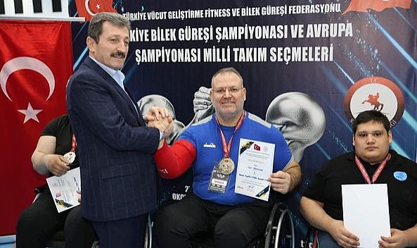 Ümit Burunlular Türkiye ve Avrupa Bilek Güreşi şampiyonu!