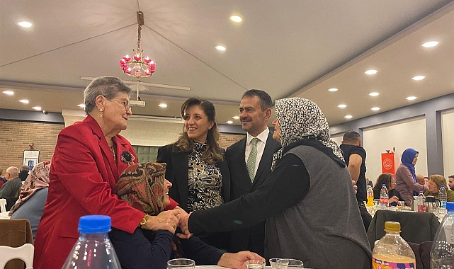 Vali Aktaş ve eşi Songül Aktaş, yaşlılar ile iftarda bir araya geldi