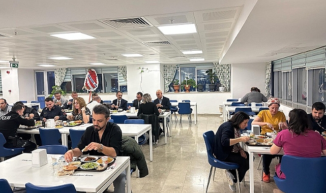 Vali İlhami Aktaş'ın sağlık personeli ile Tıp Bayramı iftarı