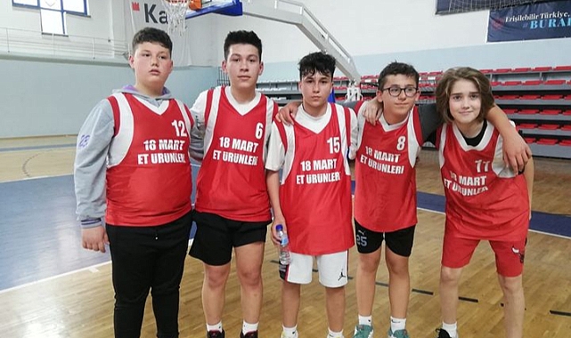 23 Eylül Ortaokulu’nun ‘’Pikachuları’’ Çan'da basketbol turnuvası şampiyonu oldu