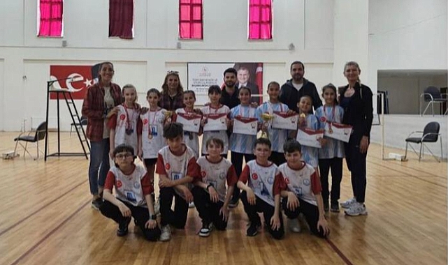 Badminton küçük kızlar ve erkekler il birinciliği gençlik merkezi'nde tamamlandı