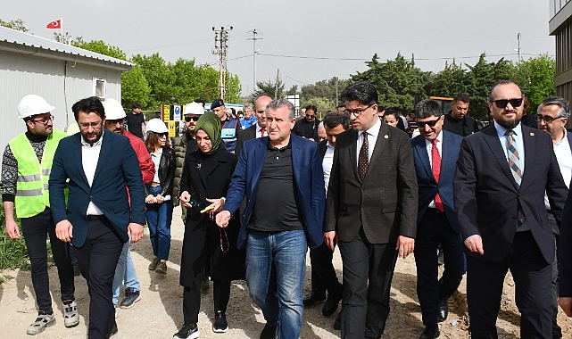 Bakan Bak, ÇOMÜ'ye spor alanları incelemesi için ziyarette bulundu