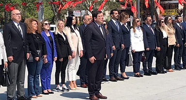 Başkan Erkek, çelenk sunma törenini gerçekleştirdi