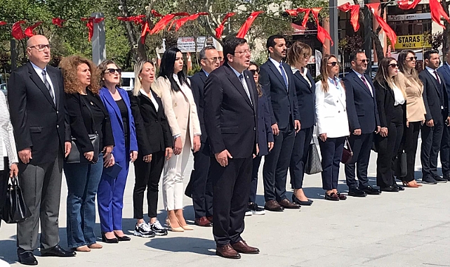 Başkan Erkek, çelenk sunma törenini gerçekleştirdi
